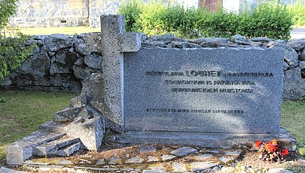 Höyrylaiva Louhen onnettomuuden muistomerkki (Tauno Gröndahl, 1964) Leppävirran vanhalla hautausmaalla. Muistomerkin läheisyydessä on erilliset muistokivet onnettomuuden uhrille.