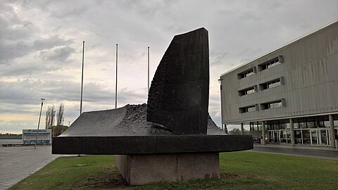 Merelle (Merenkulun muistomerkki), yhdessä Reijo Paavilaisen ja Pertti Mäkisen kanssa, 1985, Oulu.