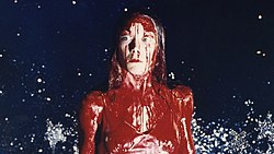 Sissy Spacekin esittämä Carrie White elokuvassa Carrie vuodelta 1976.