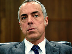 Titus Welliver Harry Boschina televisiosarjassa Bosch.