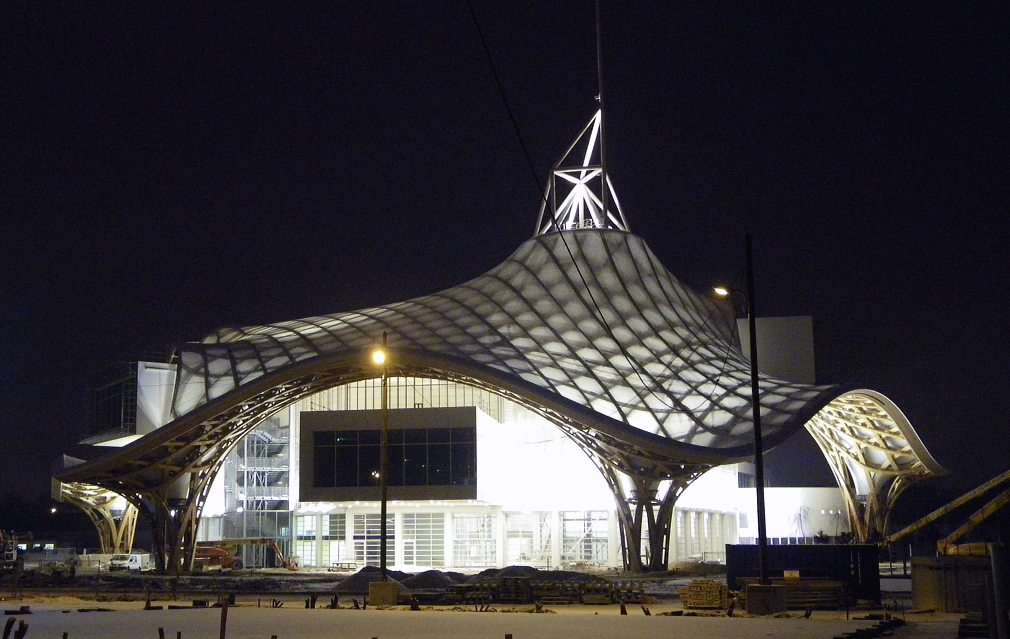 http://upload.wikimedia.org/wikipedia/fr/4/42/Centre_Pompidou-Metz_nuit_07-01-2010.JPG