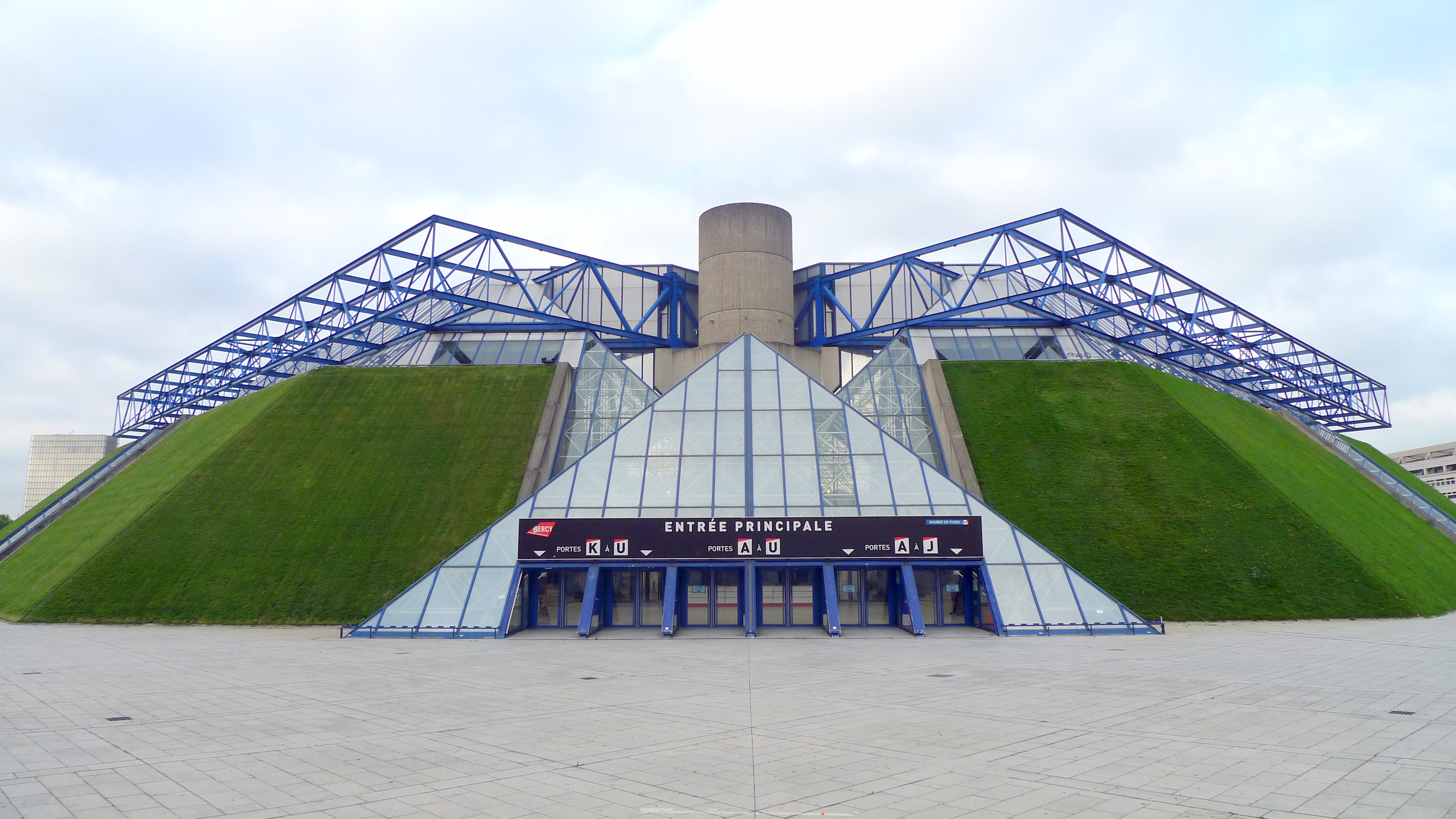 http://upload.wikimedia.org/wikipedia/fr/5/52/Palais_Omnisports_de_Paris-Bercy_2009.jpg