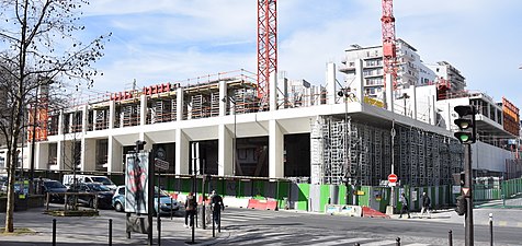 Accès principal (rue Cardinet) de la station en construction en 2017.