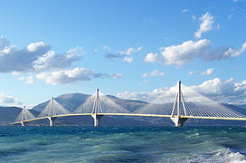 Pont à haubans Rion-Antirion réalisé par Gilles de Maublanc (1964), Grand prix national de l'ingénierie en 2006.