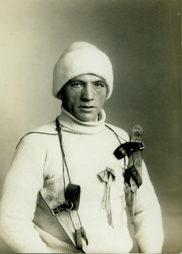 Ofbyld:Karst Leemburg de winnaar van de tocht in 1929.jpg