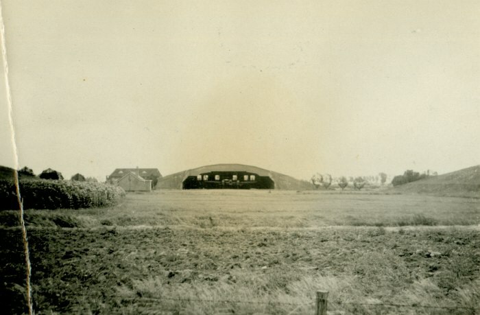 Ofbyld:Kamûflearre hangaar op de Fliegerhorst Leeuwarden2.jpg