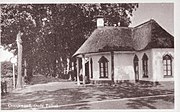 It Tolhûs oan de Koningin Julianaweg hoeke Burgemeester Falkenaweg en Tolhuisweg op It Hearrenfean, om 1930 hinne.