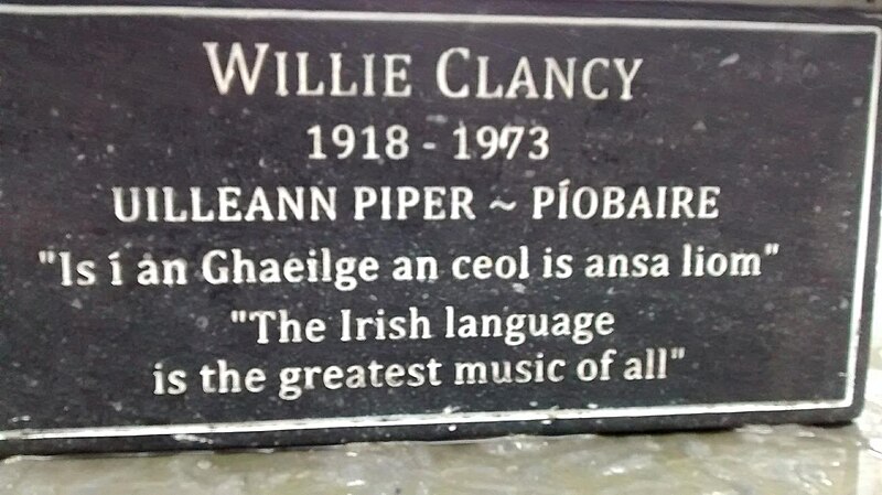 Íomhá:Willie Clancy plaic chuimhneacháin.jpg