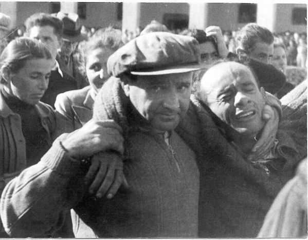 קובץ:Funeral for victim of Ramat HaKovesh.jpg