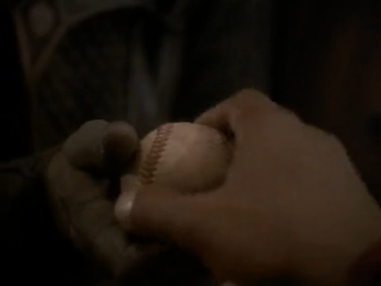 קובץ:Dukat give Sisko his baseball.PNG