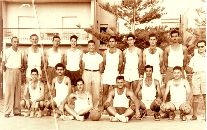 קובץ:IL national basketball team 1952.png