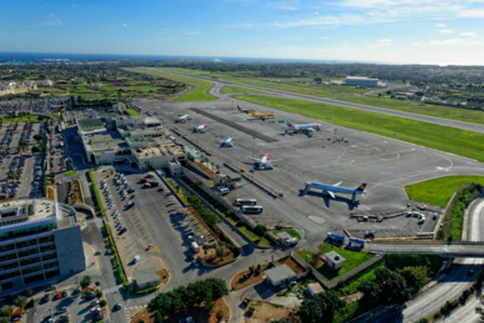 קובץ:Malta airport Aerial pic.jpg