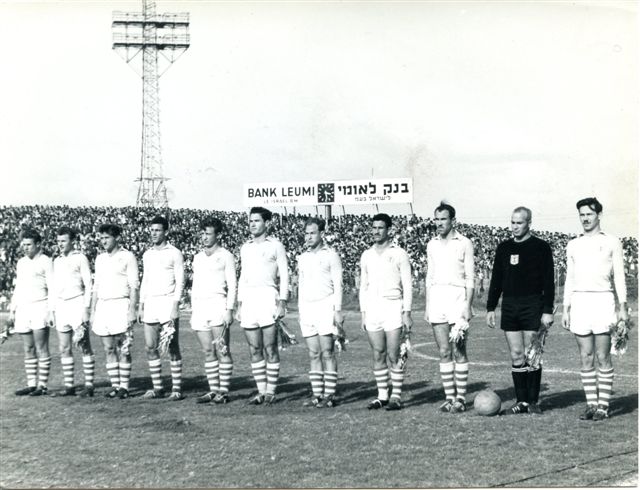 קובץ:Israel national team-Uri Weinberg.jpg