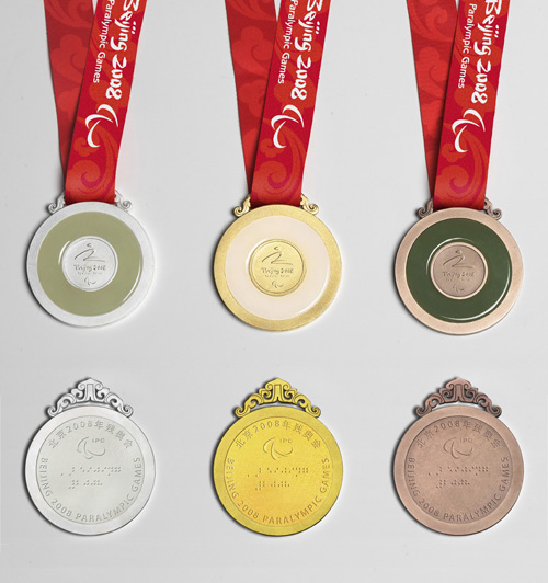 קובץ:2008 Paralympic Medals.jpg