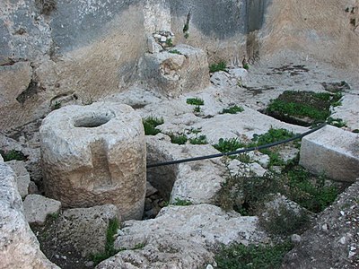 שרידי בית בד, 12/08