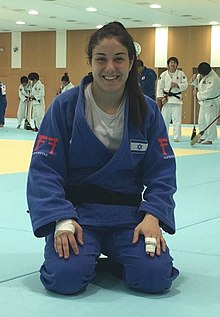 שמש (בכחול) במחנה אימונים ביפן 2015