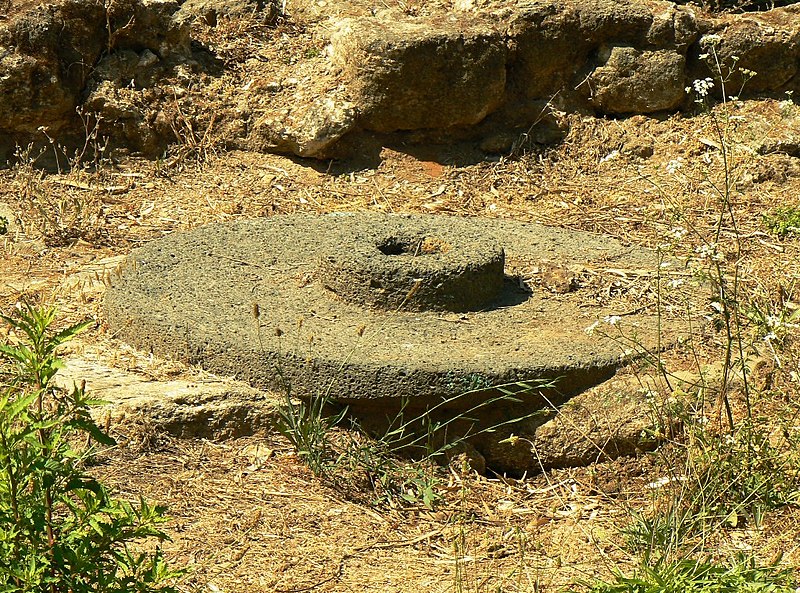 קובץ:אבן ריחיים בשבע טחנות.jpg