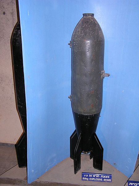 קובץ:Spitfire 50 kg bomb.jpg