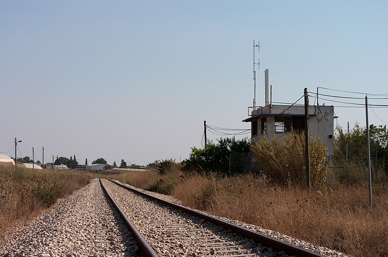 קובץ:IL Rinatiya station.jpg