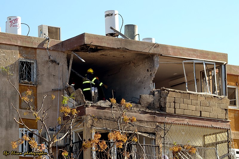 קובץ:GRAD ATTACK ON HOUSE QIRIAT MALACHI efi elian.jpg