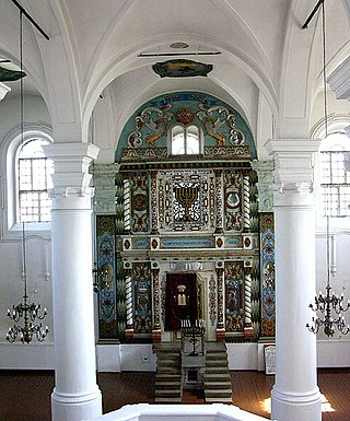 ארון הקודש המשוחזר בבית הכנסת הגדול של ולודבה. הארון המקורי נשרף ב-1912