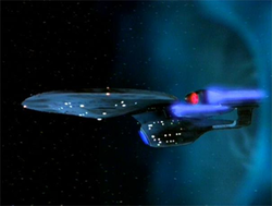 האנטרפרייז-C מגיחה מתוך קרע בזמן; הספינה תוכננה להיות הקישור הלוגי בין דגם "אקסלסיור" ודגם "גלקסי".[1]