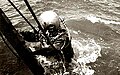 חייקין יורד כאמודאי בספינת הצי המלכותי 1944.