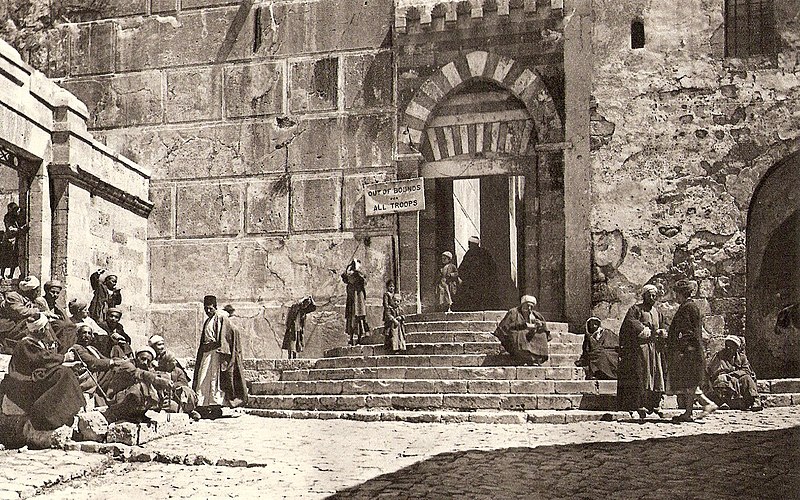 קובץ:Hebron entrance Haram1.jpg