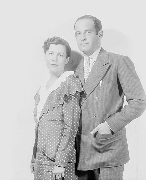 קובץ:Kay swift and james warburg.jpg