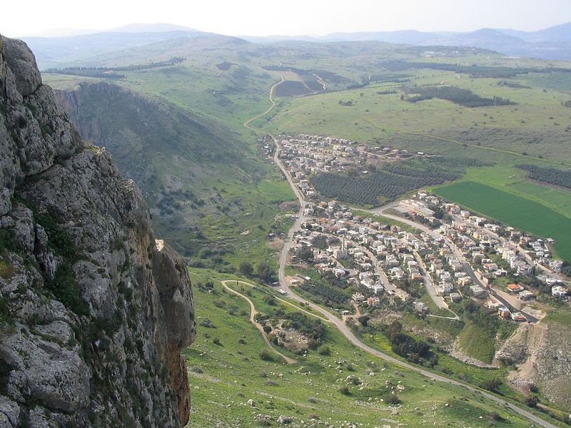 קובץ:Wadi Hamam from Arbel Cliff.jpg