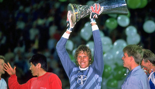 चित्र:Uefacup1988win.jpg