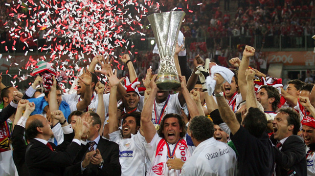 चित्र:Uefacup2006win.jpg