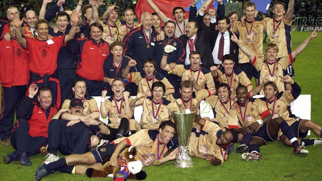 चित्र:Uefacup2005win.jpg