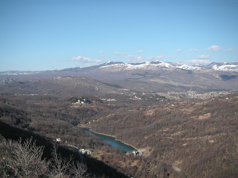 Datoteka:Pogled na jezero Valić.jpg