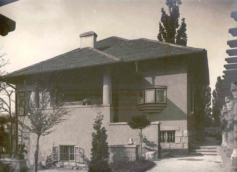 Datoteka:Kovačić- Kuća Frangeš, Rokov Perivoj 2, Zagreb, 1910.jpg