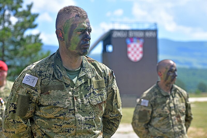 Datoteka:Središte za razvoj vođa Marko Babić vojnici na obuci o.jpg