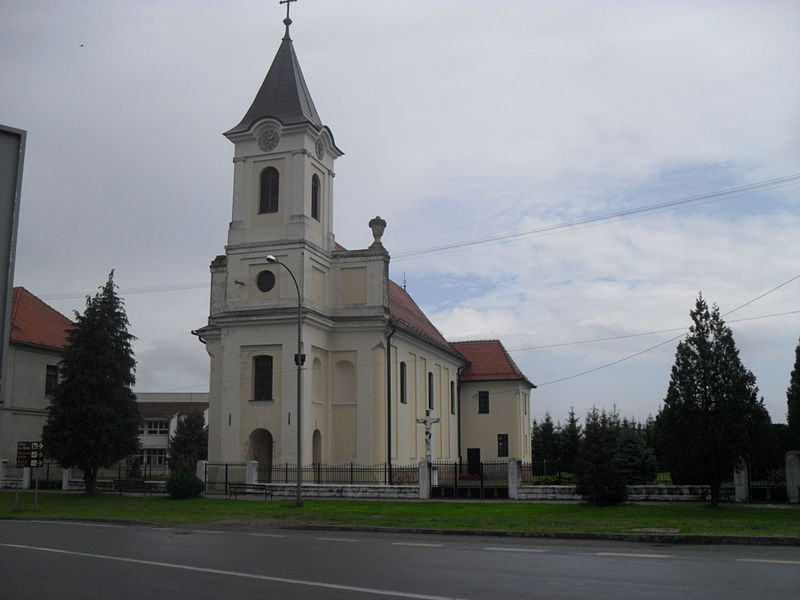 Datoteka:Župna crkva u Podgoraču.JPG