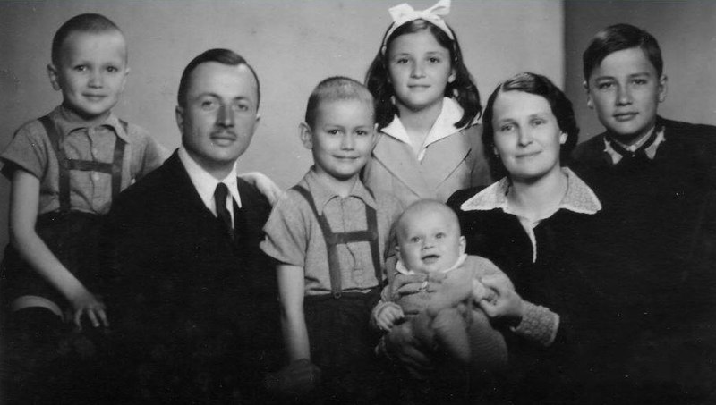 Fájl:Atzel Ede family 1943.jpg