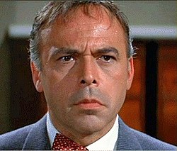 Charles Dreyfus szerepében a Felügyelő életveszélyben című filmben (1964)