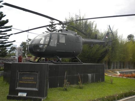 Berkas:Helikopter di Museum T.B..jpg