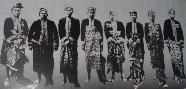 Berkas:Raja Raja di Bali 1938.jpg