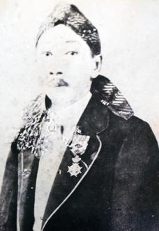 Berkas:R. Adipati Salmon Salam Surdjadiningrat (Bupati Cirebon 1902-1918).jpg