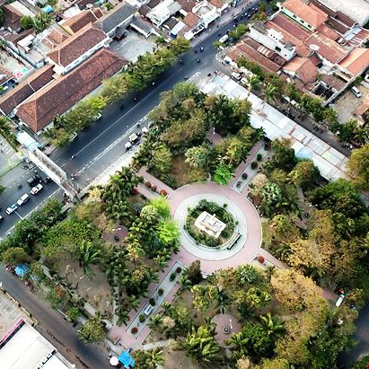 Berkas:Alun-Alun Kediri Aerial.jpg