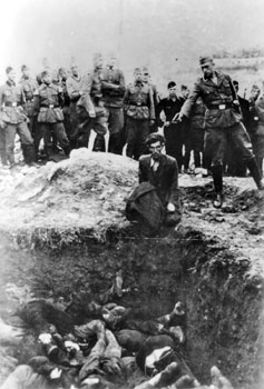 Berkas:Einsatzgruppen Killing.jpg