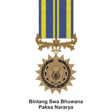 Berkas:36 Bintang Swa Bhuwana Paksa Nararya.png