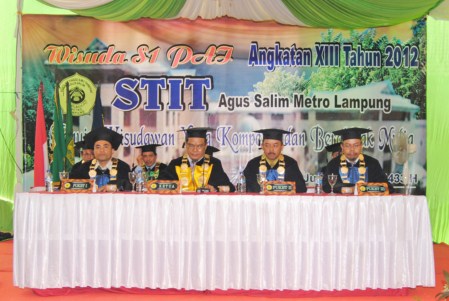 Berkas:Wisuda STIT Agus Salim Metro Lampung tahun 2012.jpg