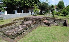 Berkas:Candi-medalem1.jpg