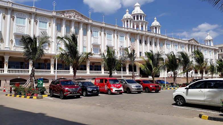 Berkas:Grand Mall Batangase Maros.jpg