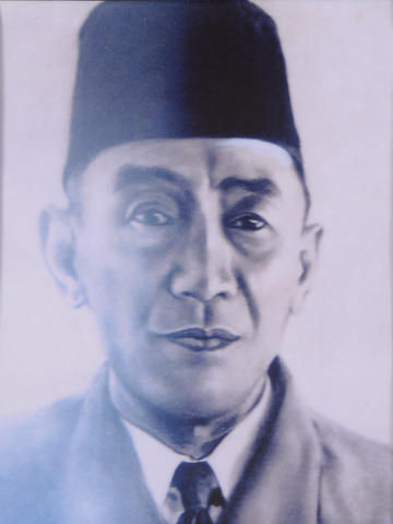 Berkas:R.T. Sewaka (Bupati Cirebon 1942-1943).jpg