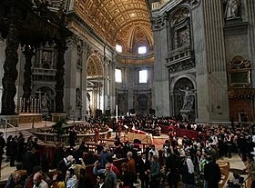 Pemakaman Paus Yohanes Paulus II menjadi pelayatan terbesar dalam sejarah masa Kristen sejak Perang Salib, menarik kunjungan lebih dari 4 juta pengunjung ke Vatikan ditambah dengan lebih dari 3,7 juta penduduk yang menetap di Roma. Hanya 2 juta orang yang diizinkan untuk melihat jenazah Yohanes Paulus II.